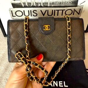 CHANEL Black Quilted Leather Chain Shoulder Bag with Gold Hardware